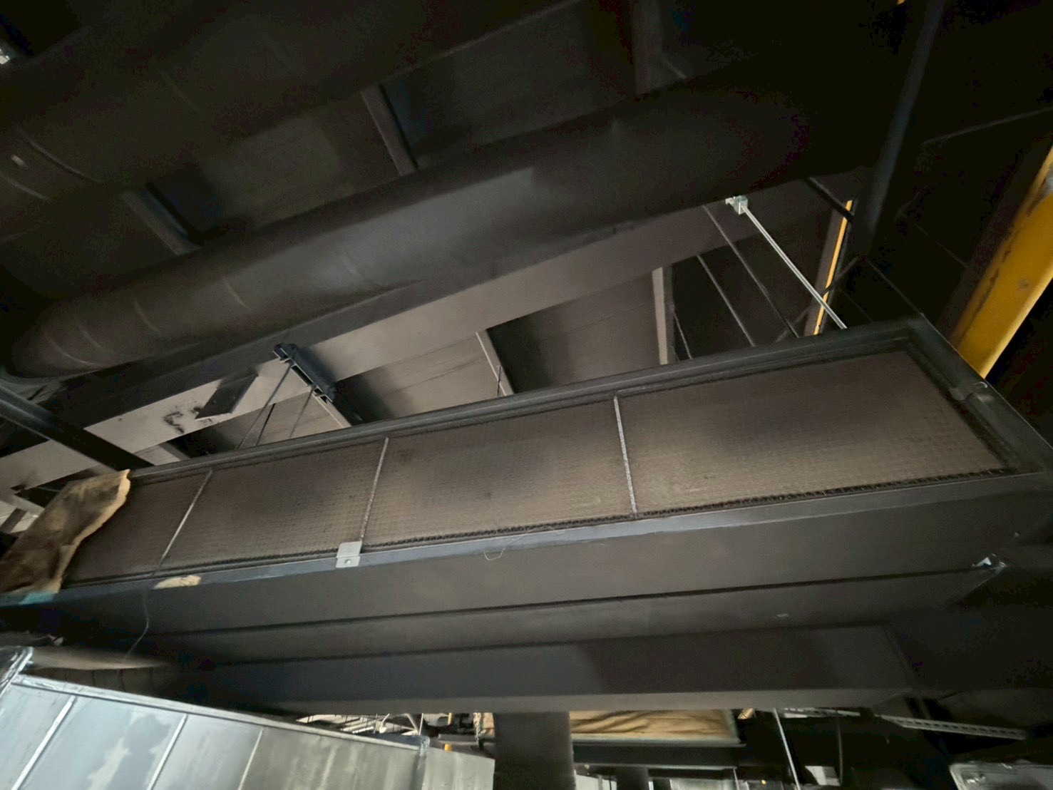 台中森森燒肉 吊隱式冷氣保養