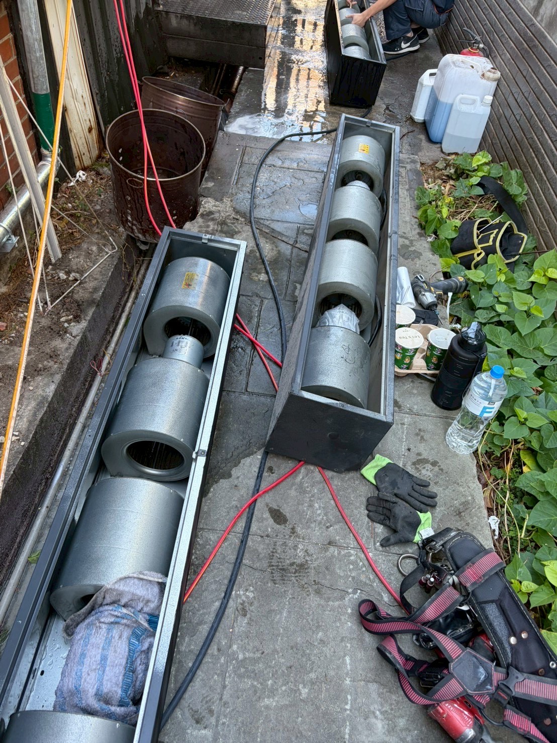 台中森森燒肉 吊隱式冷氣保養