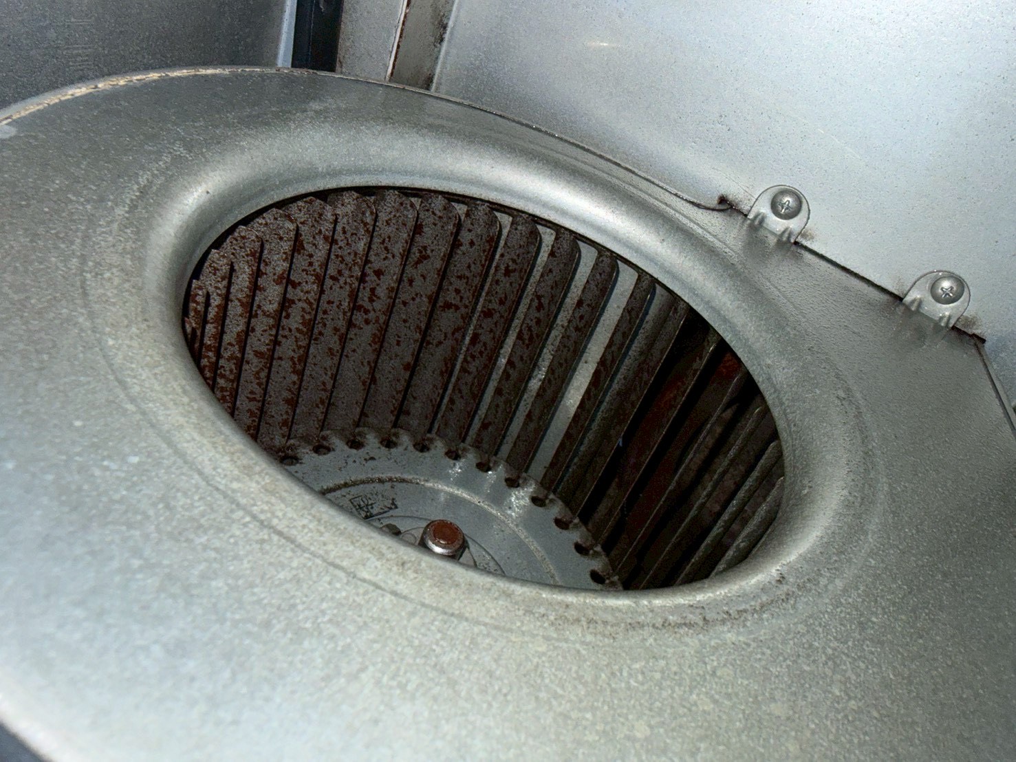 台中森森燒肉 吊隱式冷氣保養