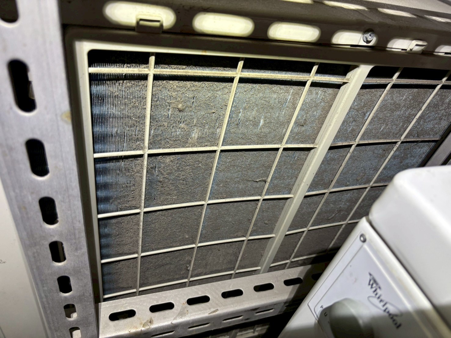 台中烏日吊隱式冷氣清洗