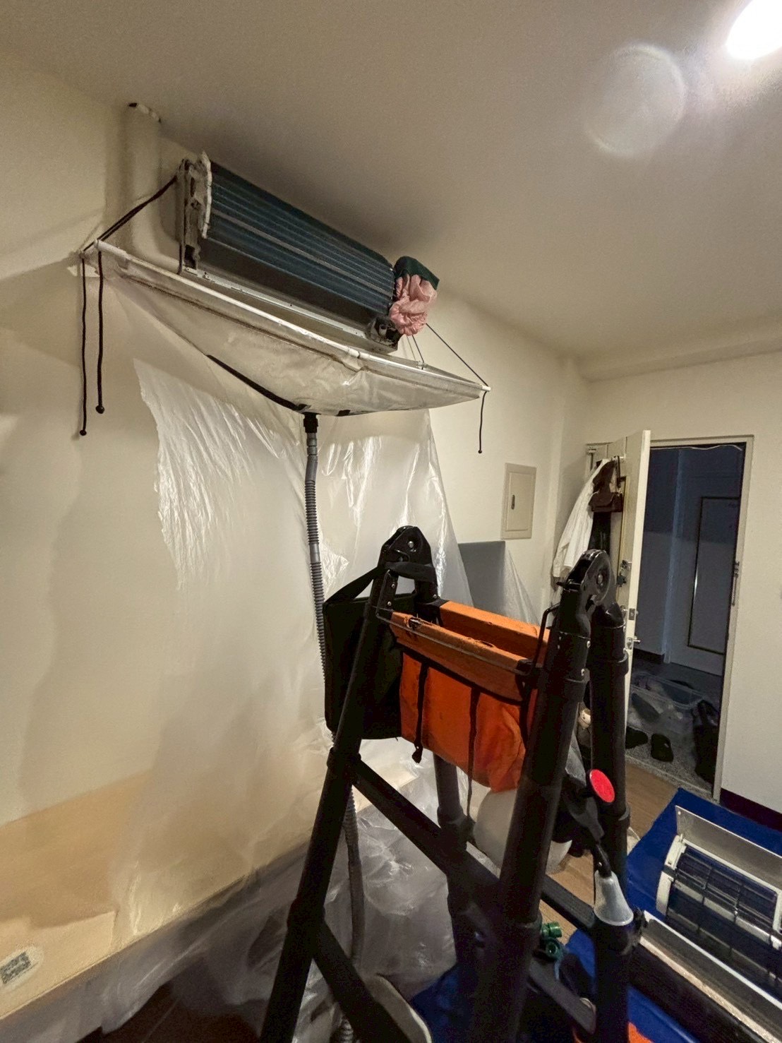 台中西區分離式冷氣清洗一台 