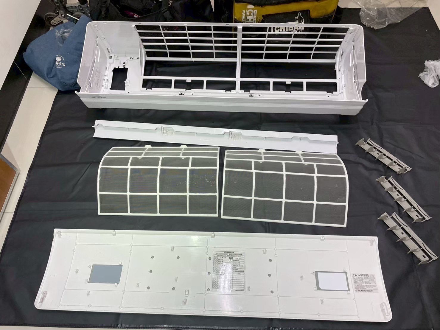 嘉義縣銓麥公司機房辦公室 吊隱式冷氣清洗 