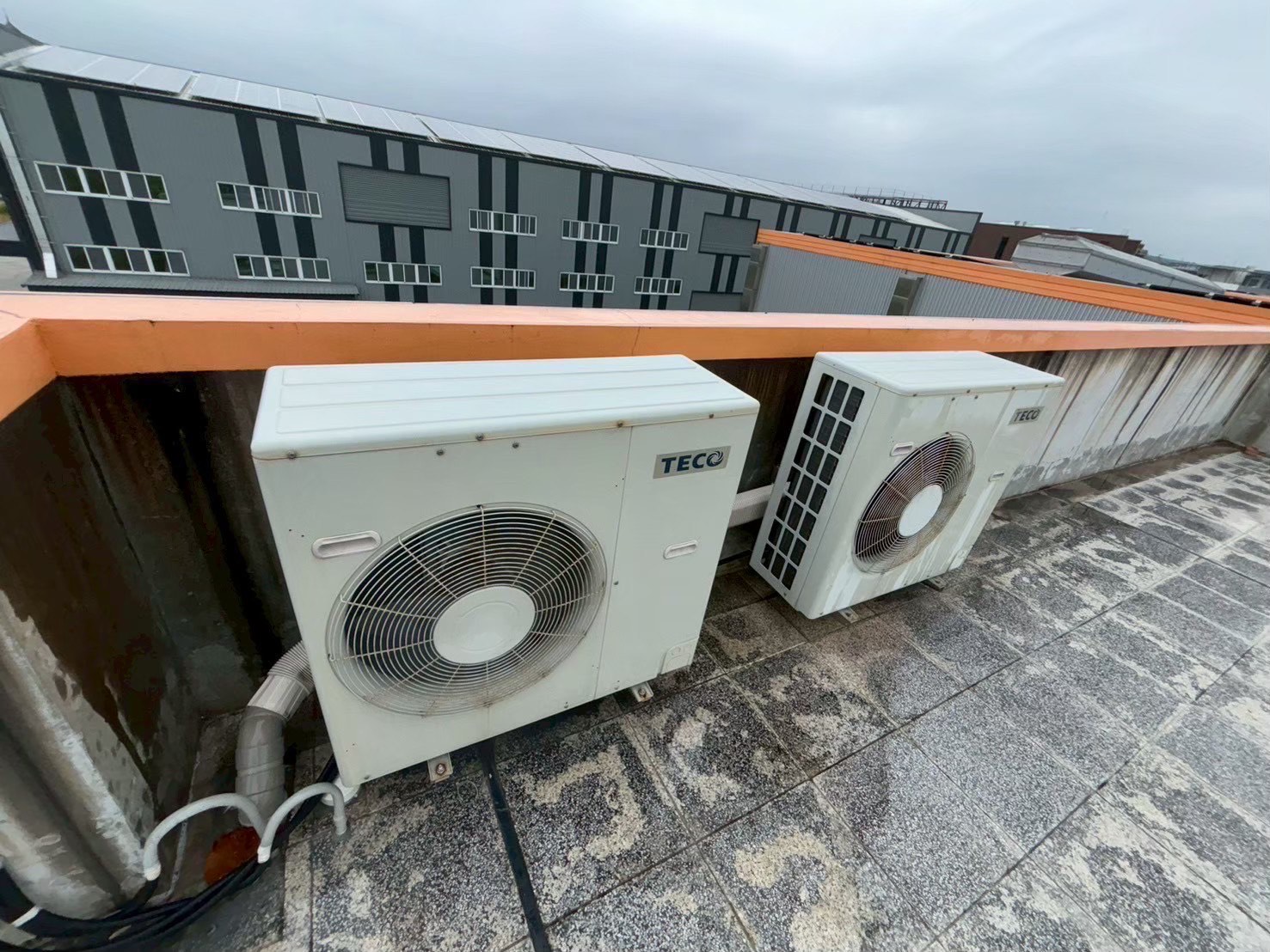 嘉義縣銓麥公司機房辦公室 吊隱式冷氣清洗 