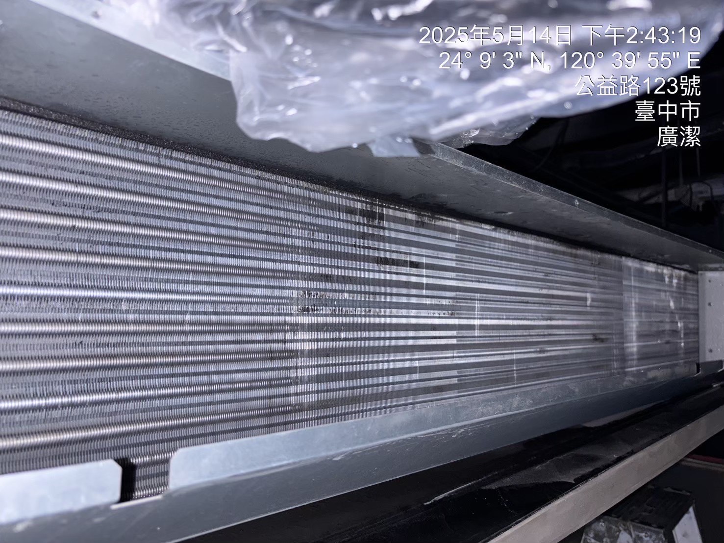 台中西區閃動格子吊隱式冷氣清洗