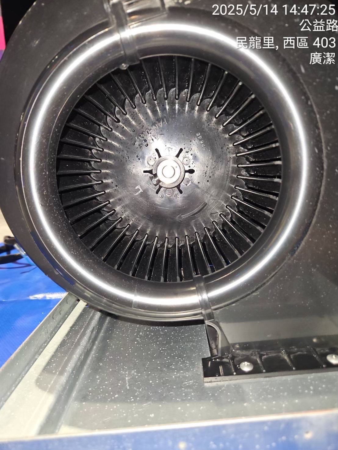 台中西區閃動格子吊隱式冷氣清洗