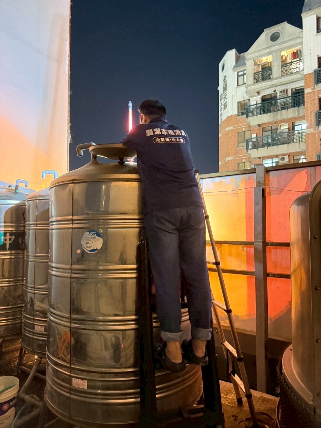 台中西區老四川麻辣火鍋 水塔清洗