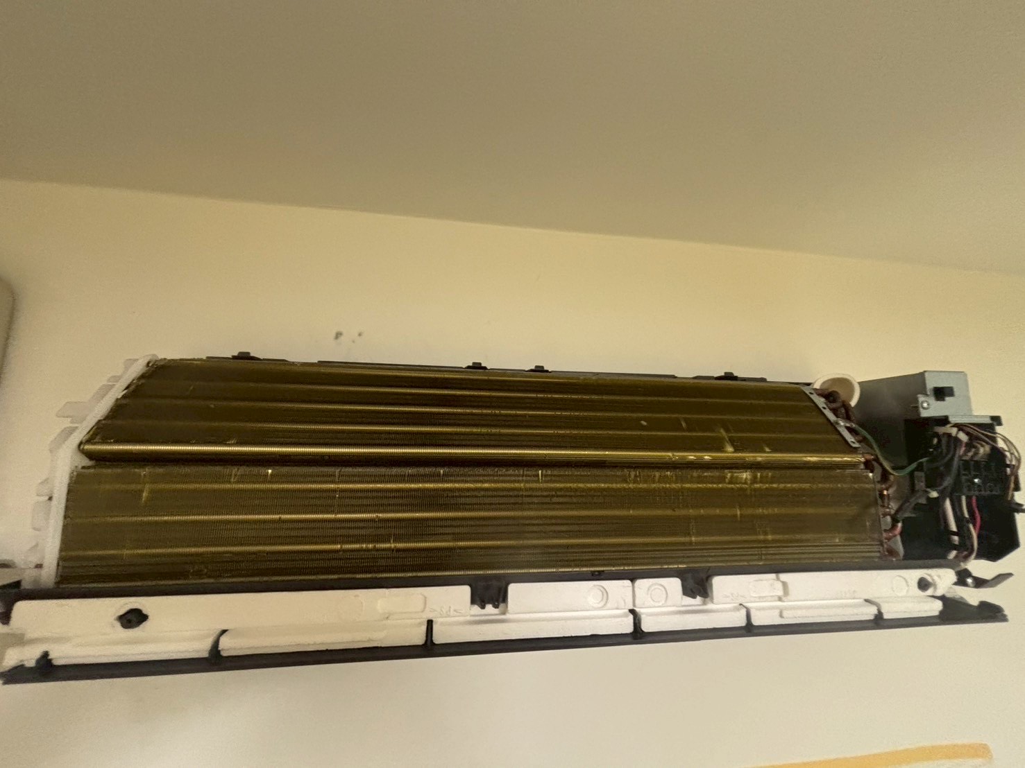 台中西區分離式冷氣清洗三台