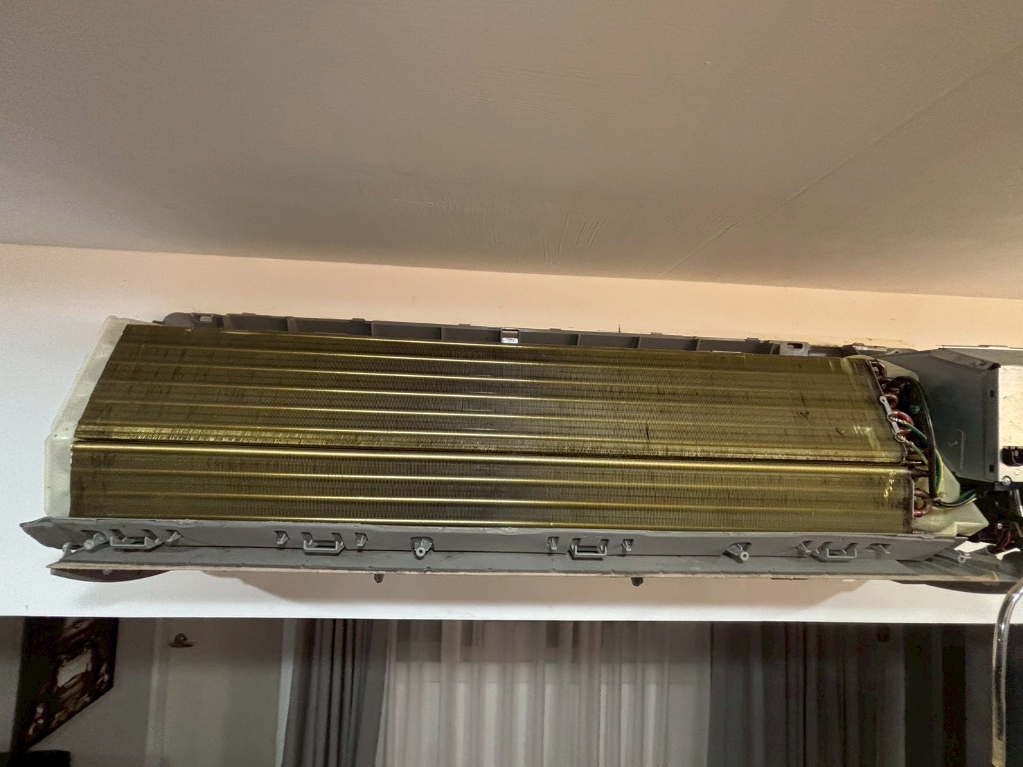 台中西屯分離式冷氣清洗一台