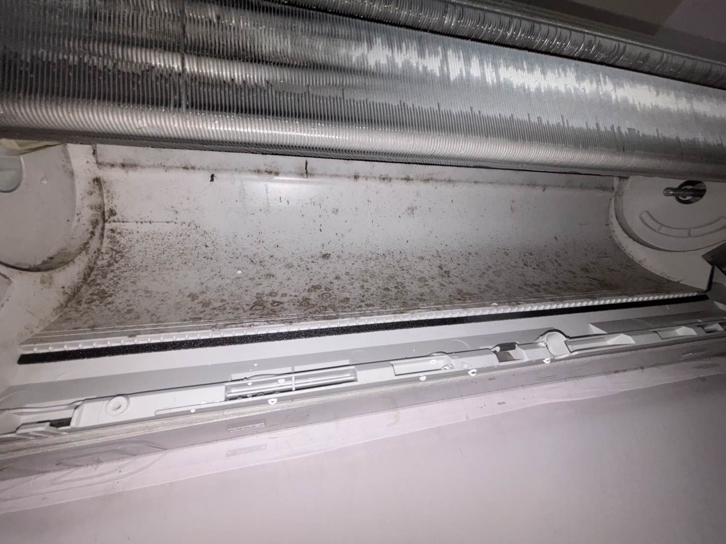 台中南屯分離式冷氣清洗一台