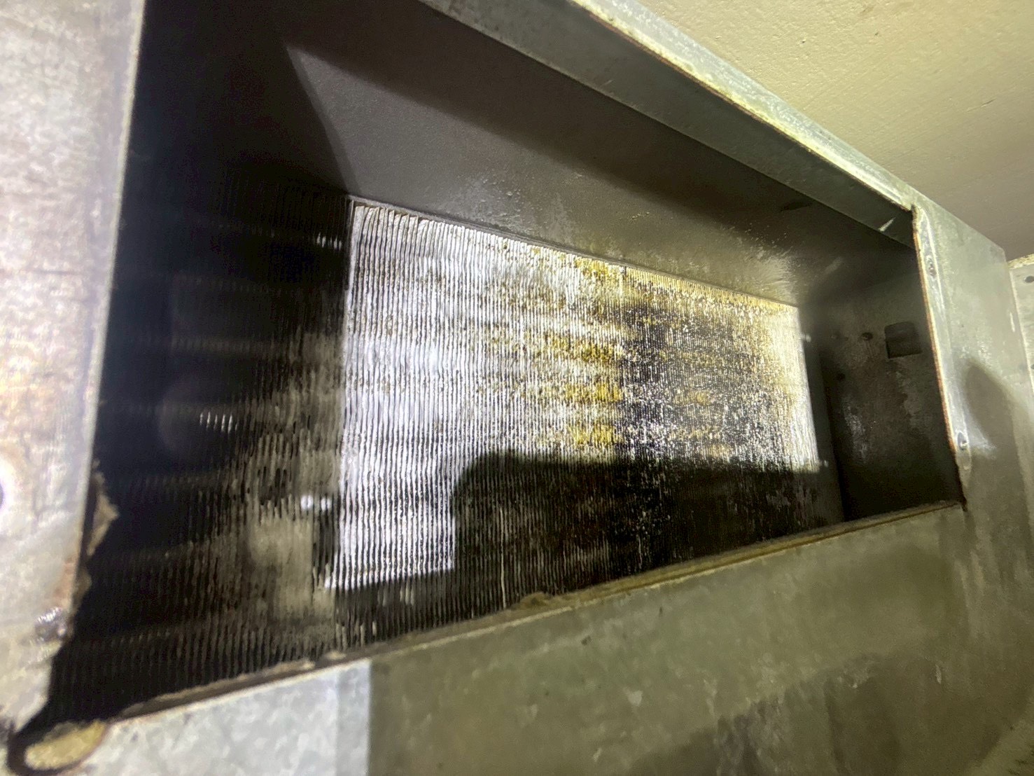 台中東埔牛排 吊隱式冷氣清洗