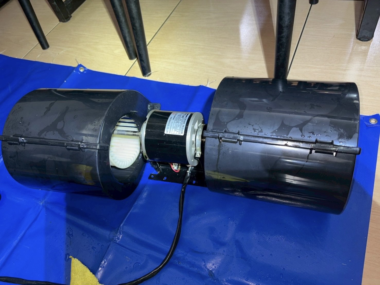 台中東埔牛排 吊隱式冷氣清洗