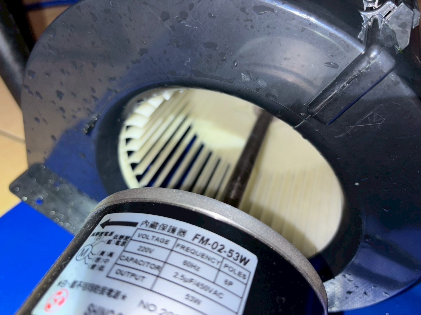 台中東埔牛排 吊隱式冷氣清洗