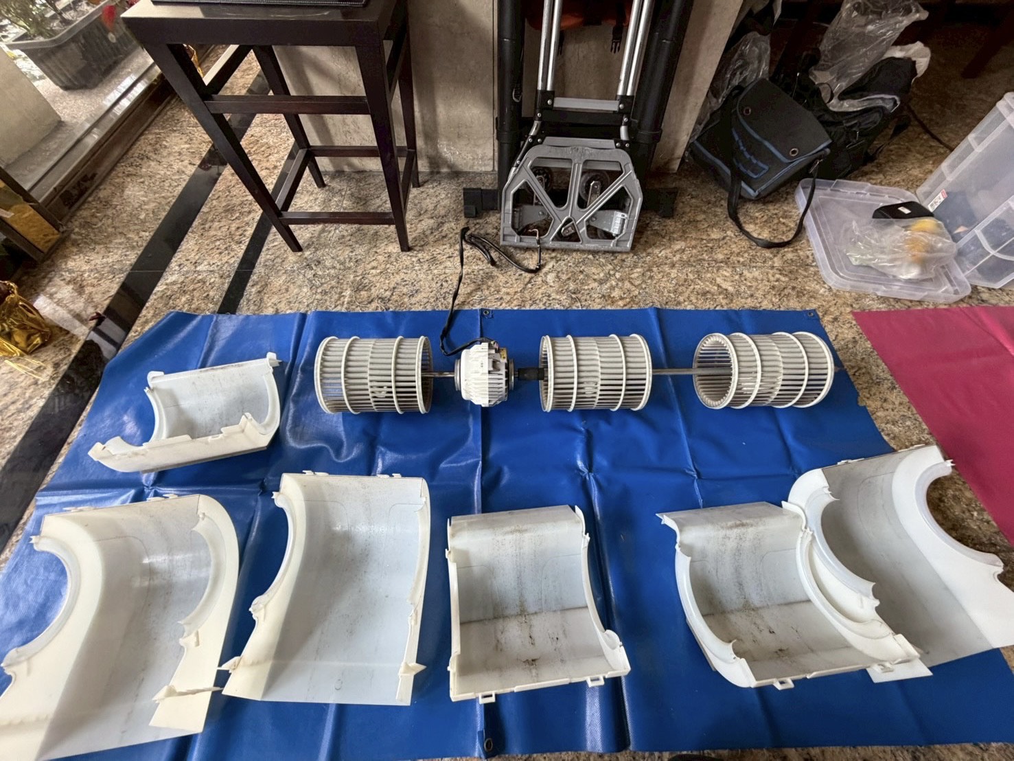 台中鄉林挑高公設 吊隱式冷氣清洗