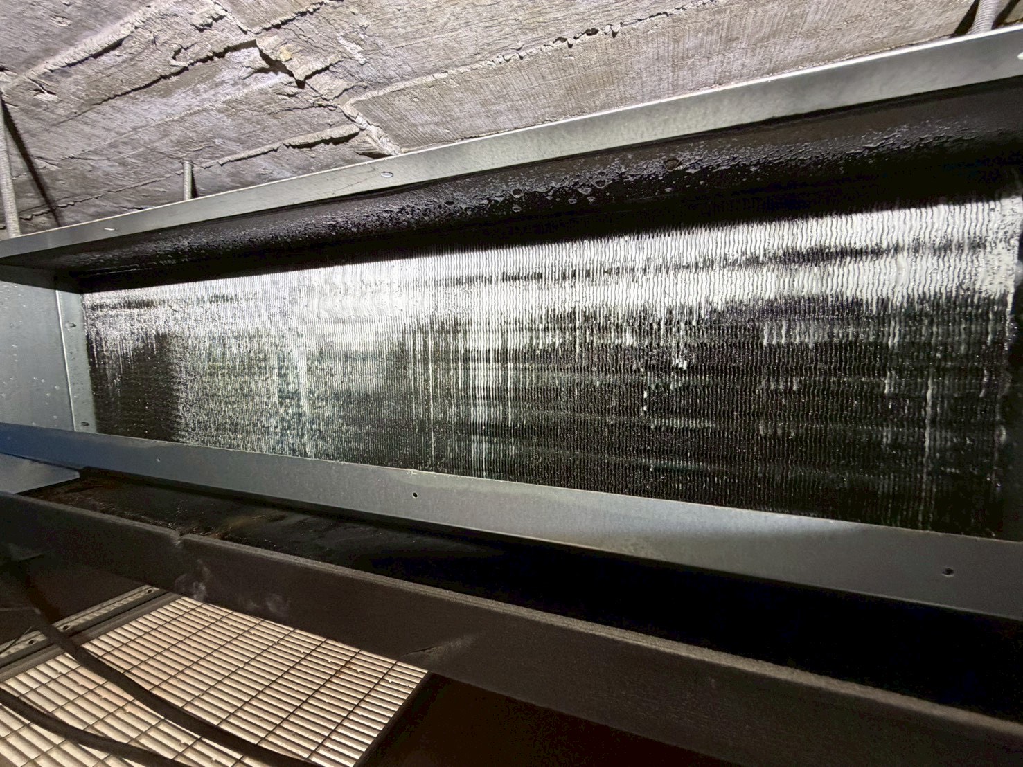 台中中興大學吊隱式冷氣清洗