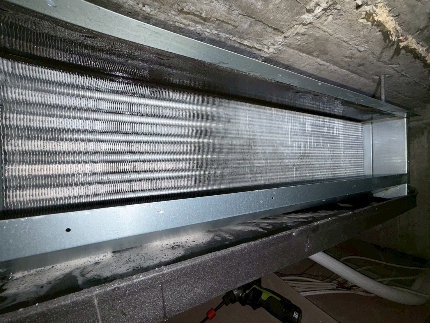 台中中興大學吊隱式冷氣清洗