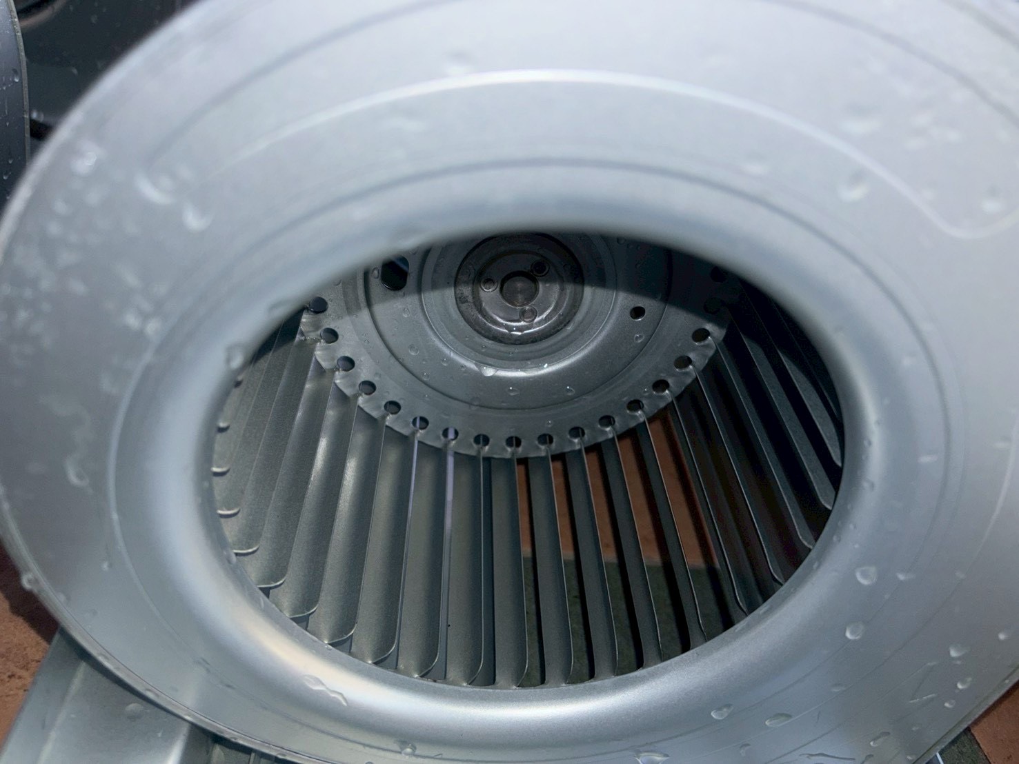 台中永興證卷 吊隱式冷氣清洗