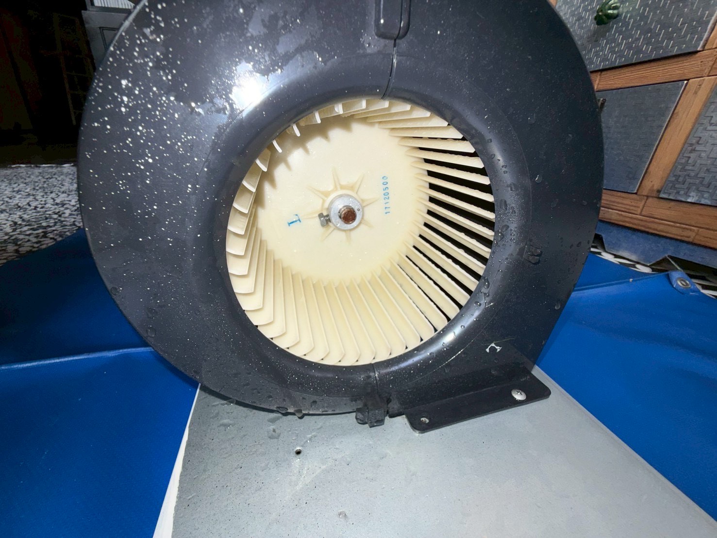 台中西區餐廳 吊隱式冷氣清洗