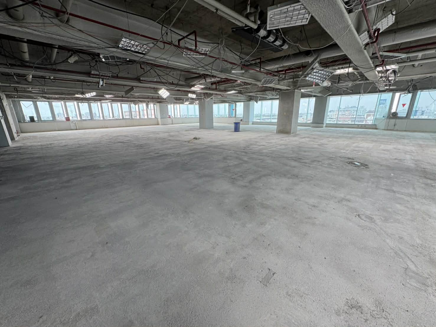 南山商辦大樓自平泥地坪工程