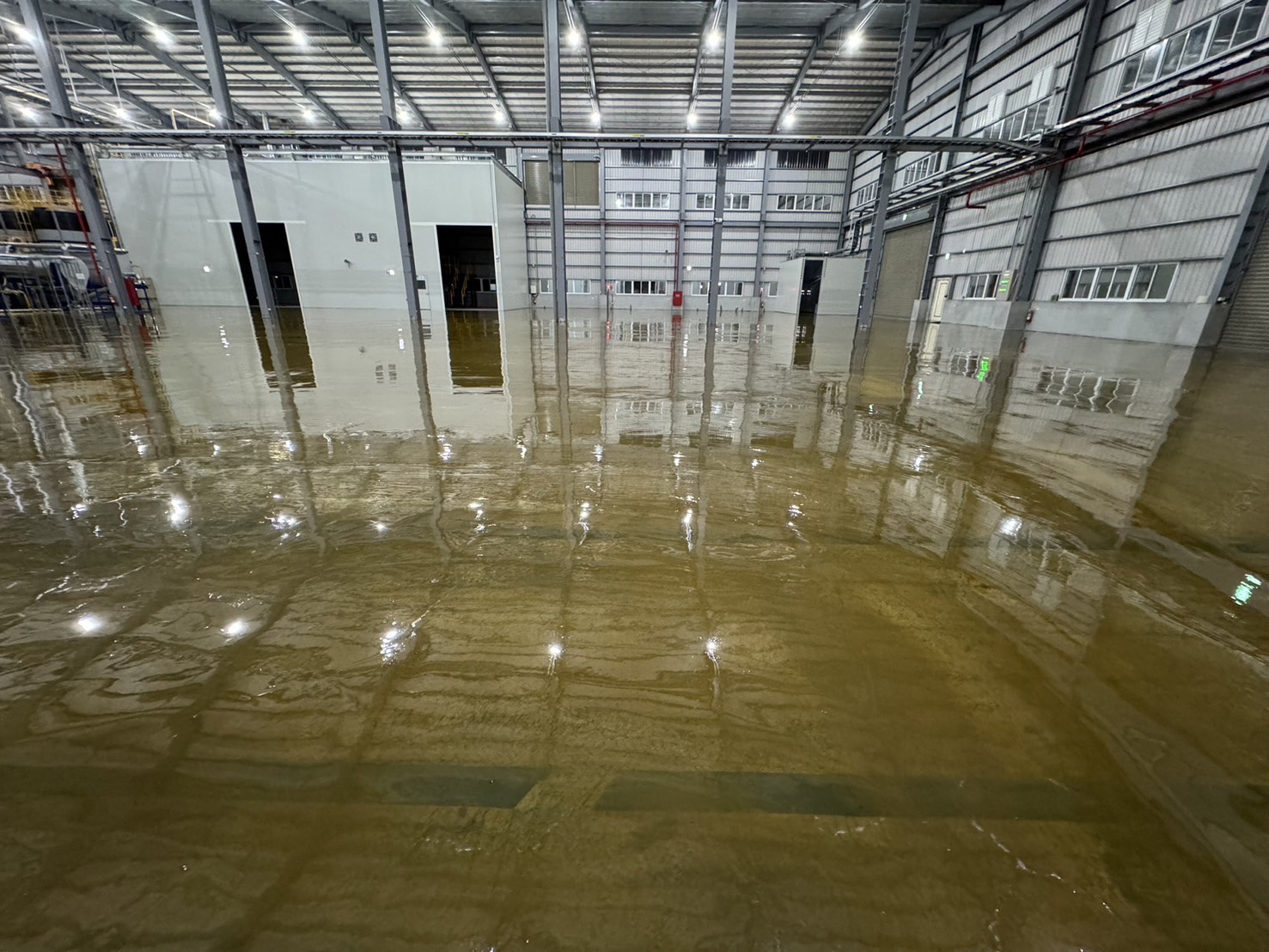 台南工業區廠房 流展型EPOXY地坪 數量3000m2 